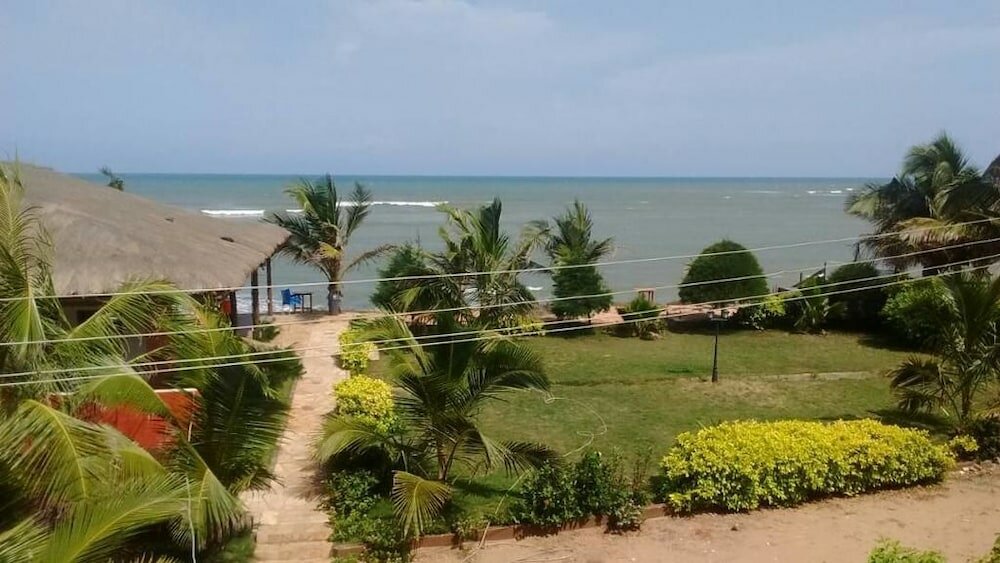 Фото Coconut Pointe Villa & Beach Resort