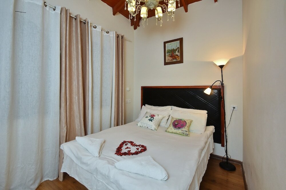 Фото Azulat Even Hen