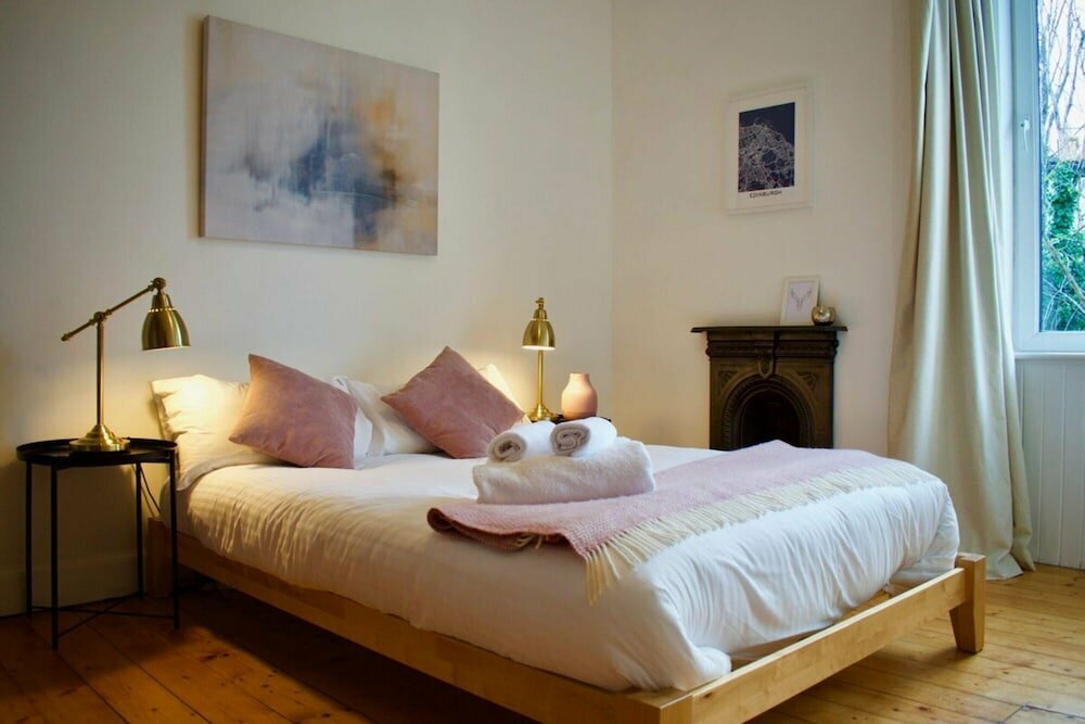 Short-term housing rental Comfortable and Central One Bed, Edinburgh, photo
