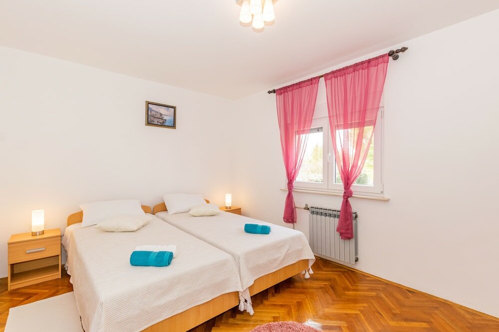 Фото Family house with 2 apartments - Irma