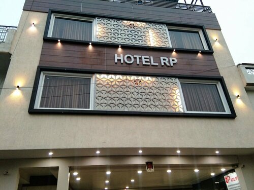 Гостиница Hotel R P в Агре