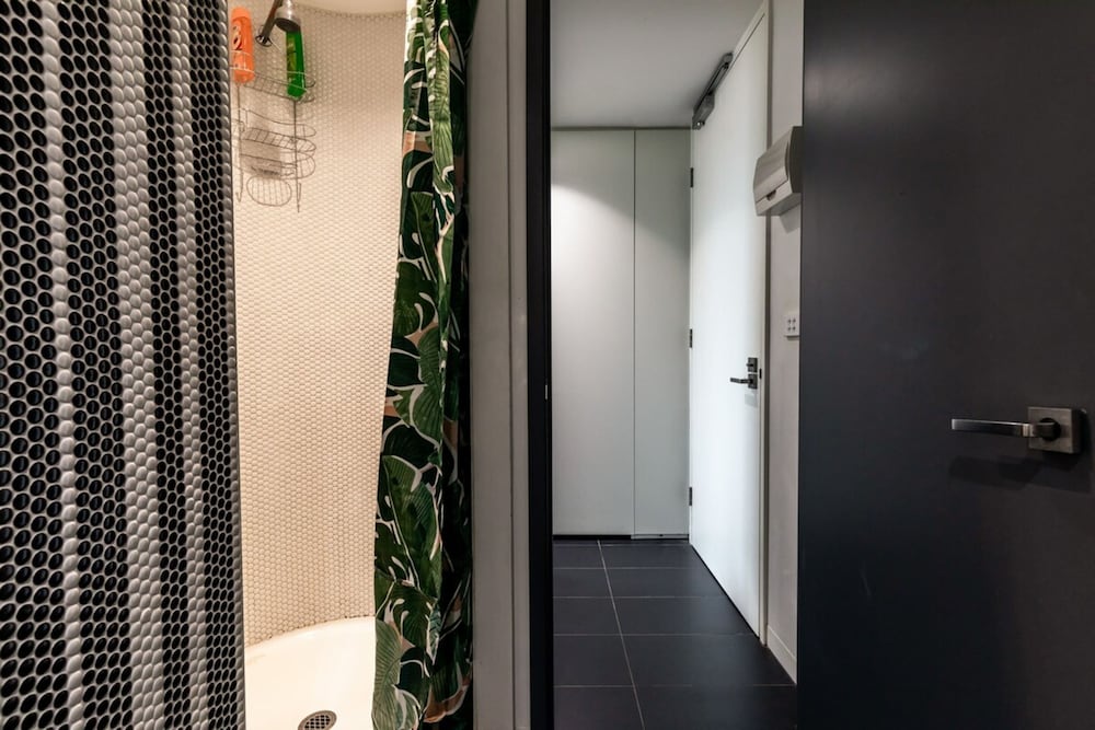 Фото Spacious 1bd 50m From Chapel Street