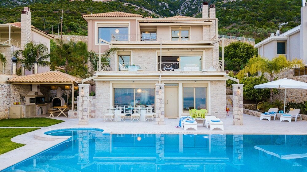 Фото Villa with Striking views over the infinity Pool