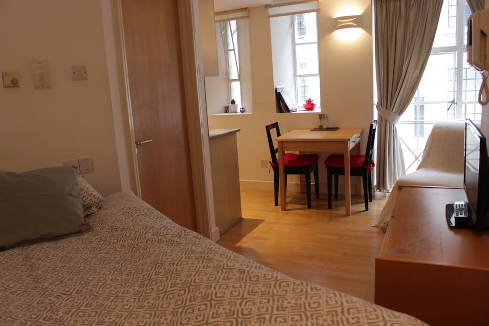 Фото Tower Hill Studio Appartment