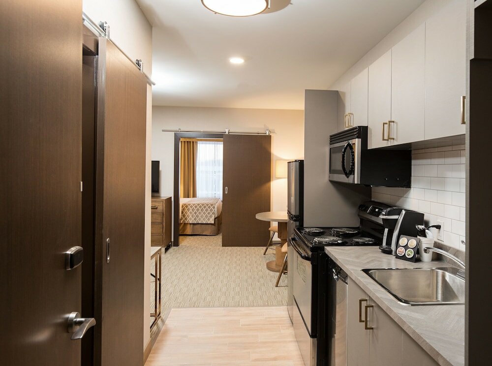 Фото Pomeroy Inn & Suites Prince George