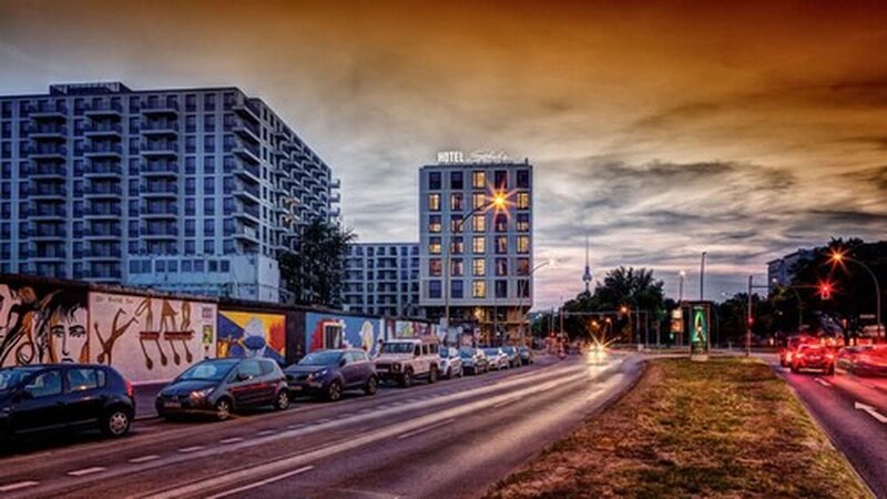 Гостиница Schulz Hotel Berlin Wall at the East Side Gallery в Берлине