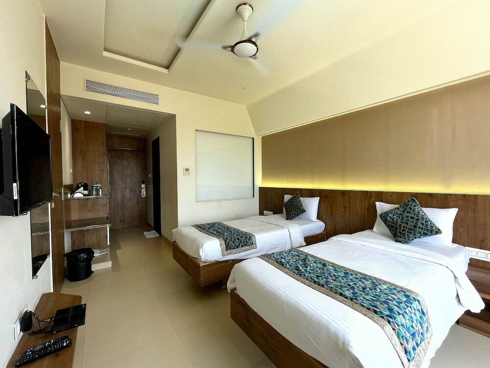 Фото Hotel Grand Parivaar