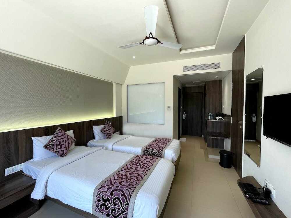 Фото Hotel Grand Parivaar