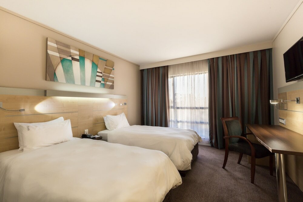Фото Holiday Inn Express Sandton Woodmead, an Ihg Hotel
