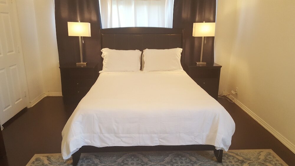 Фото Great 2 Floor house in Beverly-wood