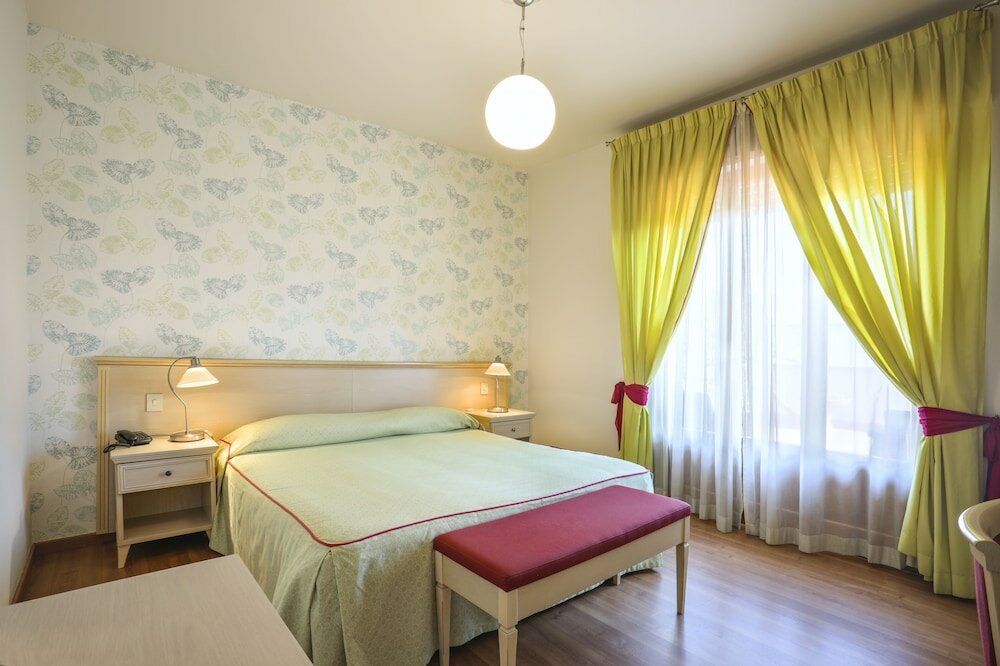 Фото Hotel Lupori