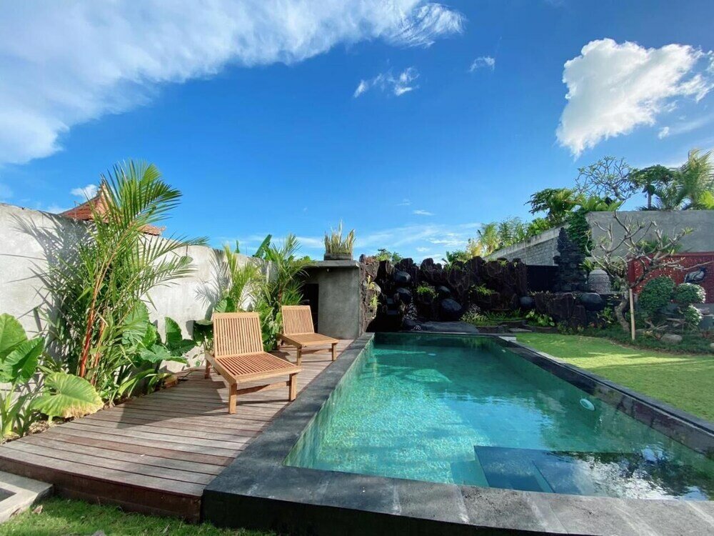 Фото Wiras Village