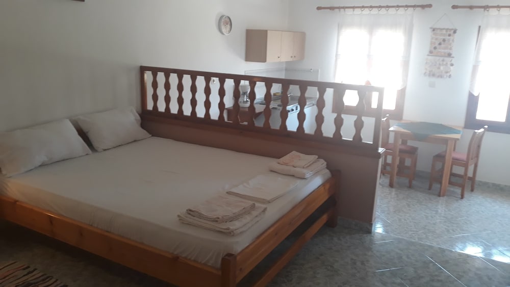 Фото Ambeles Apartments