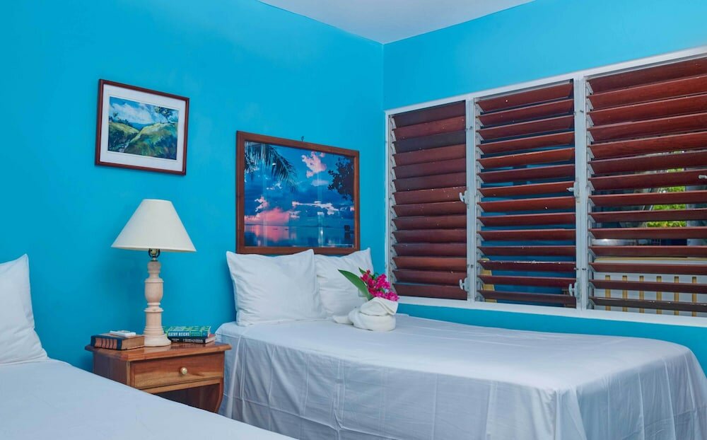 Фото The Yellow Bird