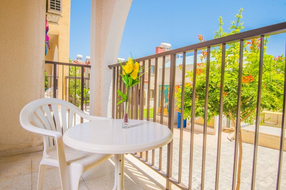 Фото Windmills Hotel Apartments