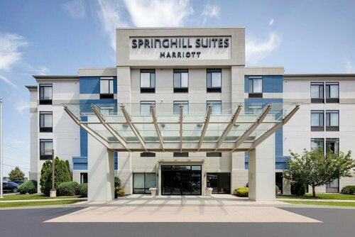 Гостиница Springhill Suites Marriott Airport