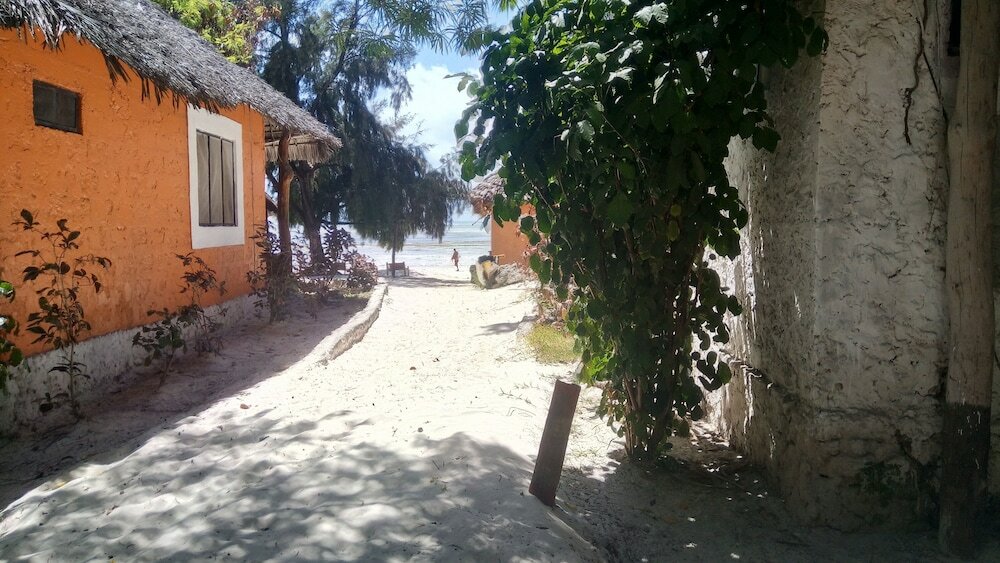 Фото Twisted Palms Lodge & Restaurant