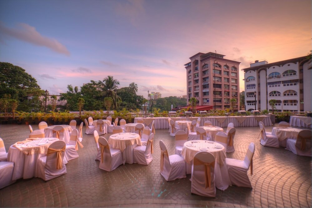 Фото Goldfinch Hotel Mangalore