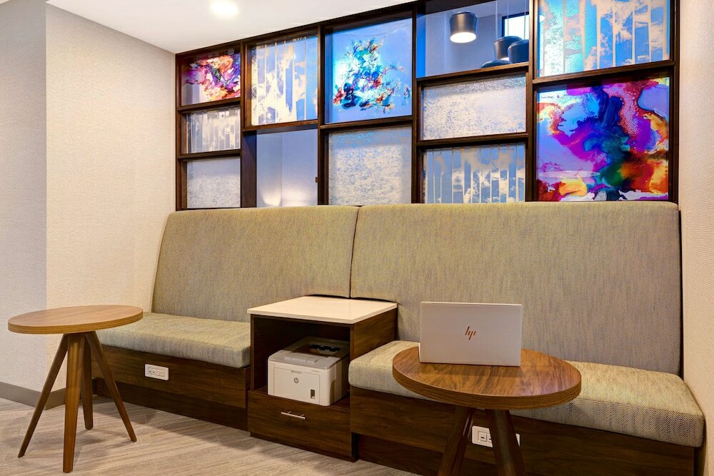 Фото Hampton Inn & Suites Marina