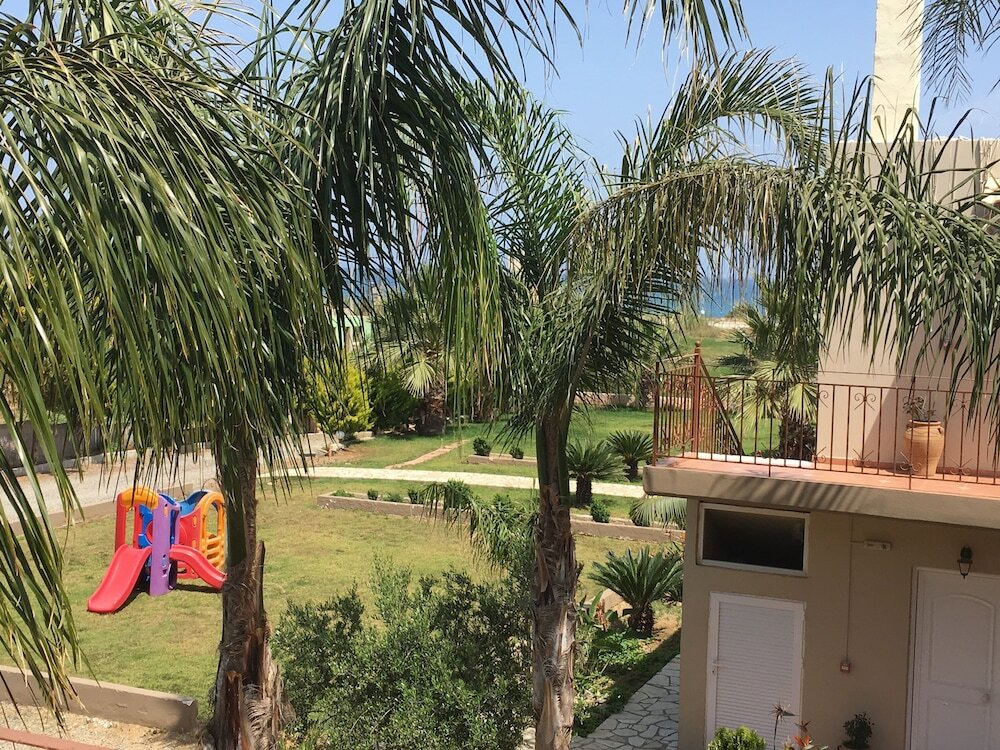 Фото Kris Apartments