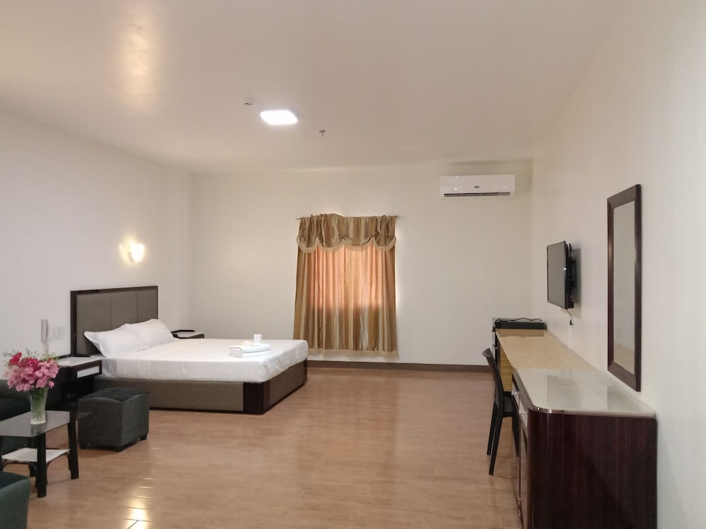 Фото Meaco Royal Hotel- Lucena