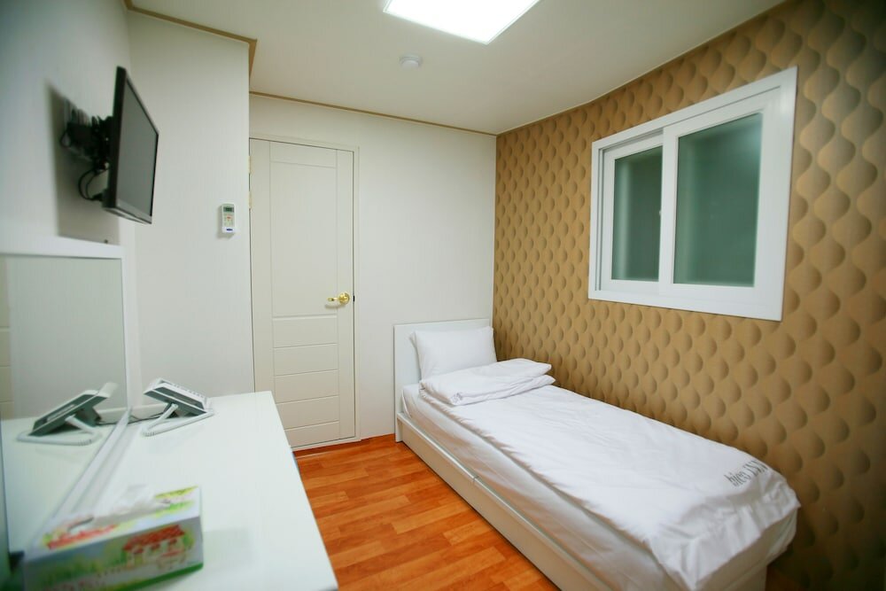 Фото Hotel Familia Inn