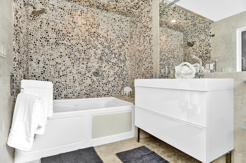 Фото Private Heated Pool 3br with Water View