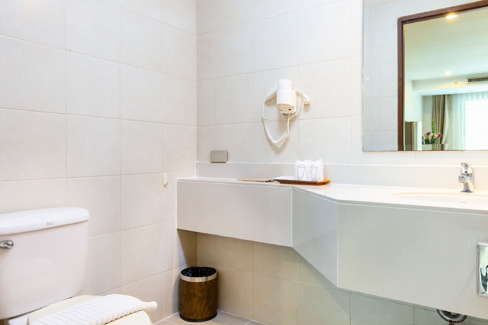 Фото Lasalle Suites Hotel & Residence