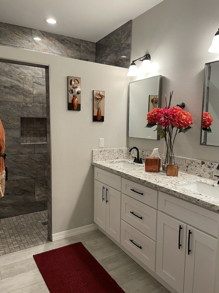 Фото Available Now Brand New Pool Home