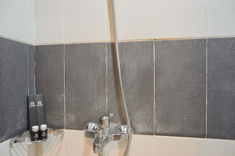 Фото Warm And Cozy Studio At Cinere Bellevue Suites Apartment