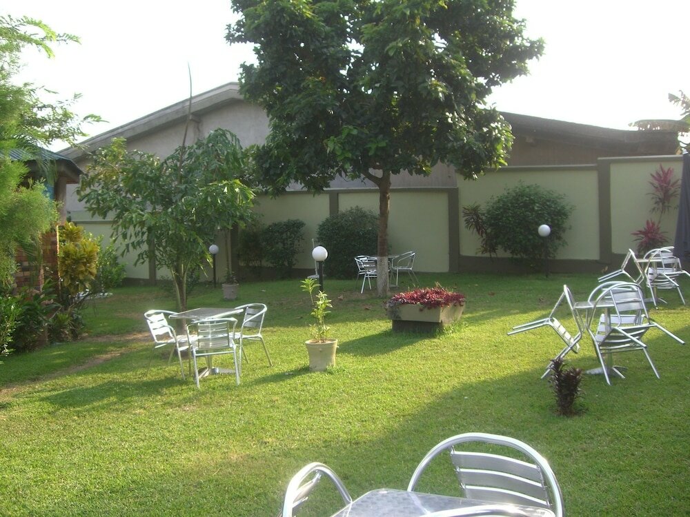 Фото Wadoma Royale Hotel