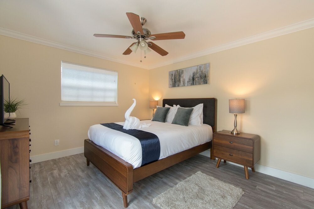 Фото Private Pool 3br New Modern Furniture