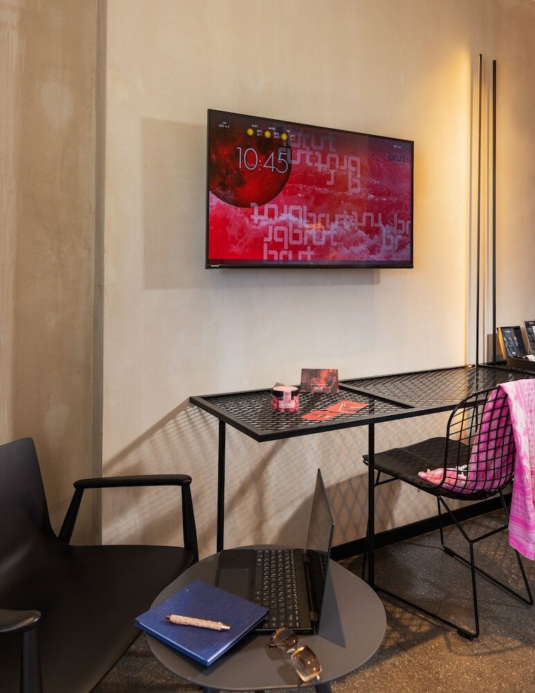 Фото Brown Brut Seafront Hotel