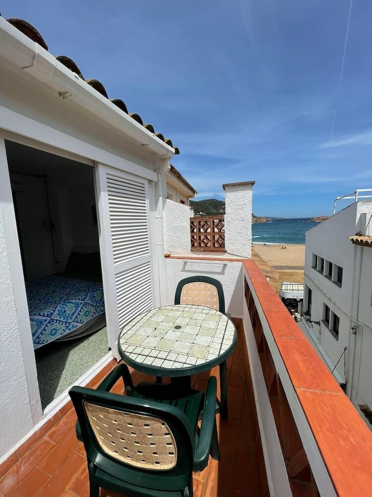 Фото Hostal Maria Rosa