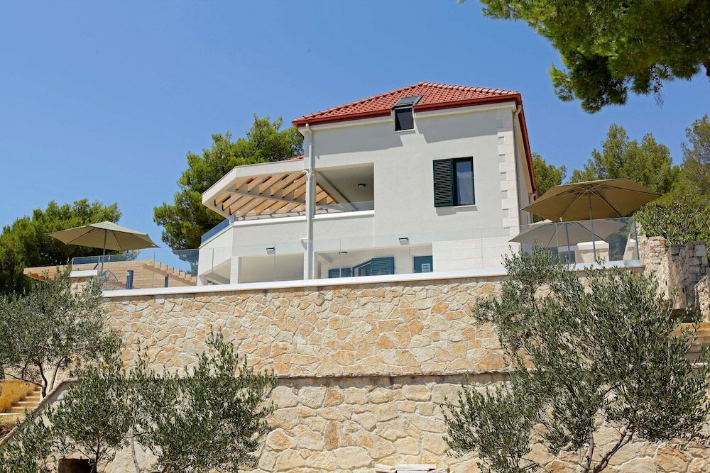 Фото Beachfront villa Senses for 12 in Milna