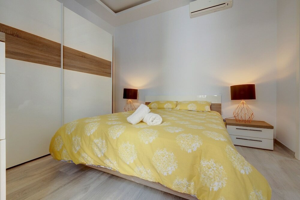 Фото Stylish 3br Apartment, Fantastic Location in Sliema