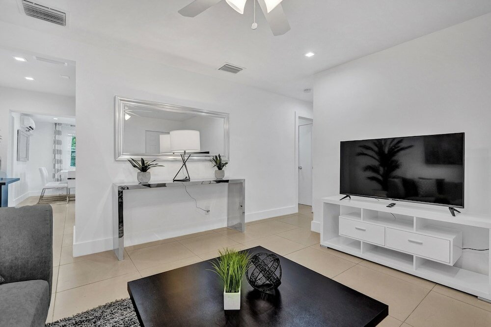 Фото Waterfront Newly Renovated 4 Br Home