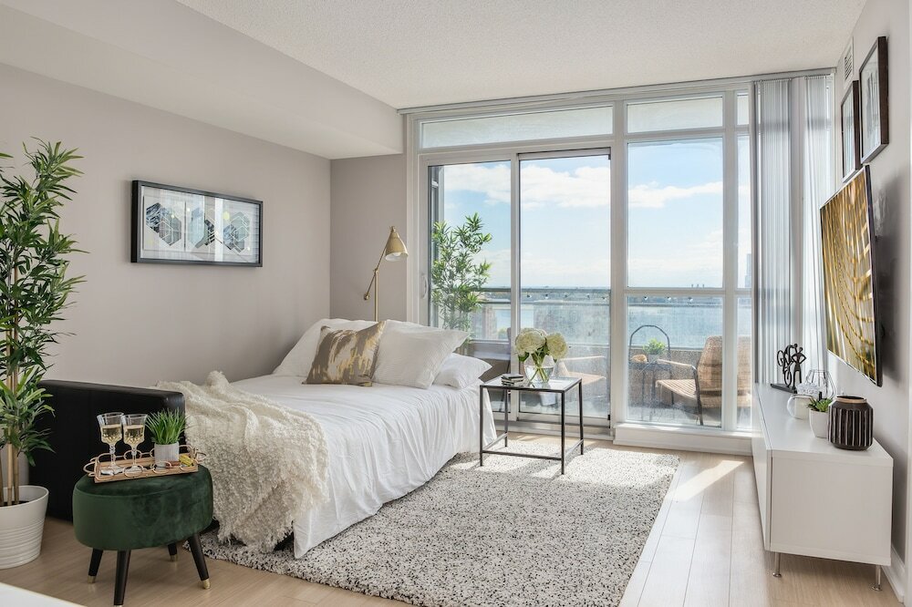 Фото Marvelous Elegant Downtown Apartments