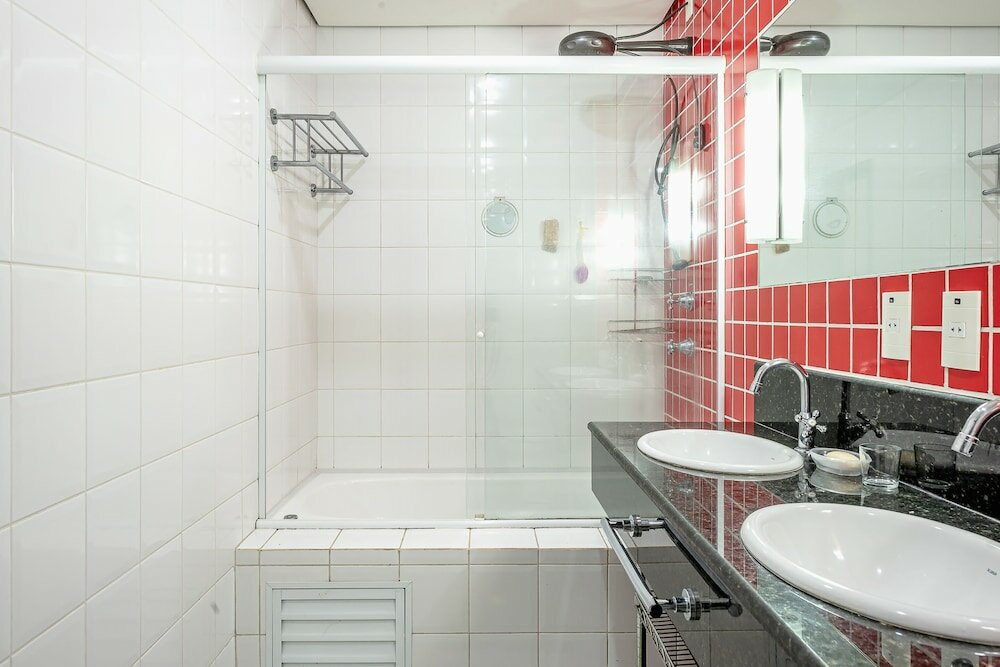 Фото Ape tamanho família com garagem