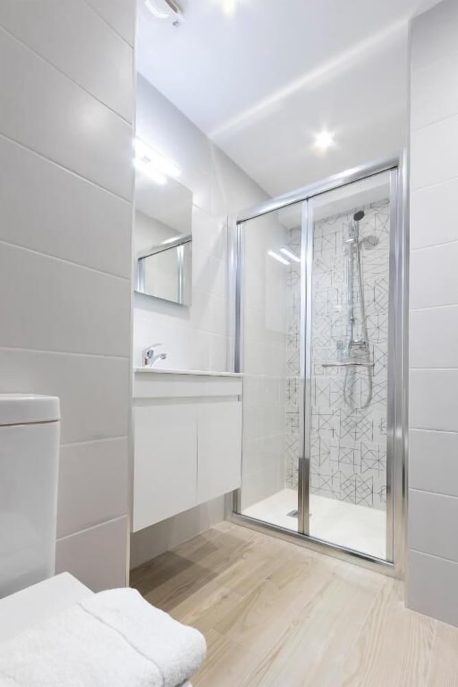 Фото G Hotel by Jl