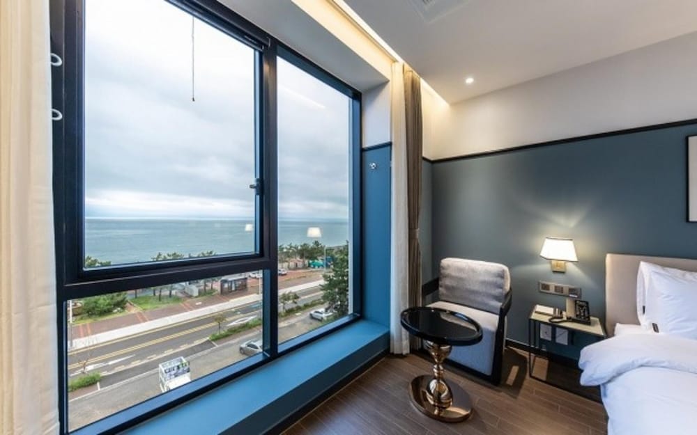 Фото Jeongja Beach Brown Dot