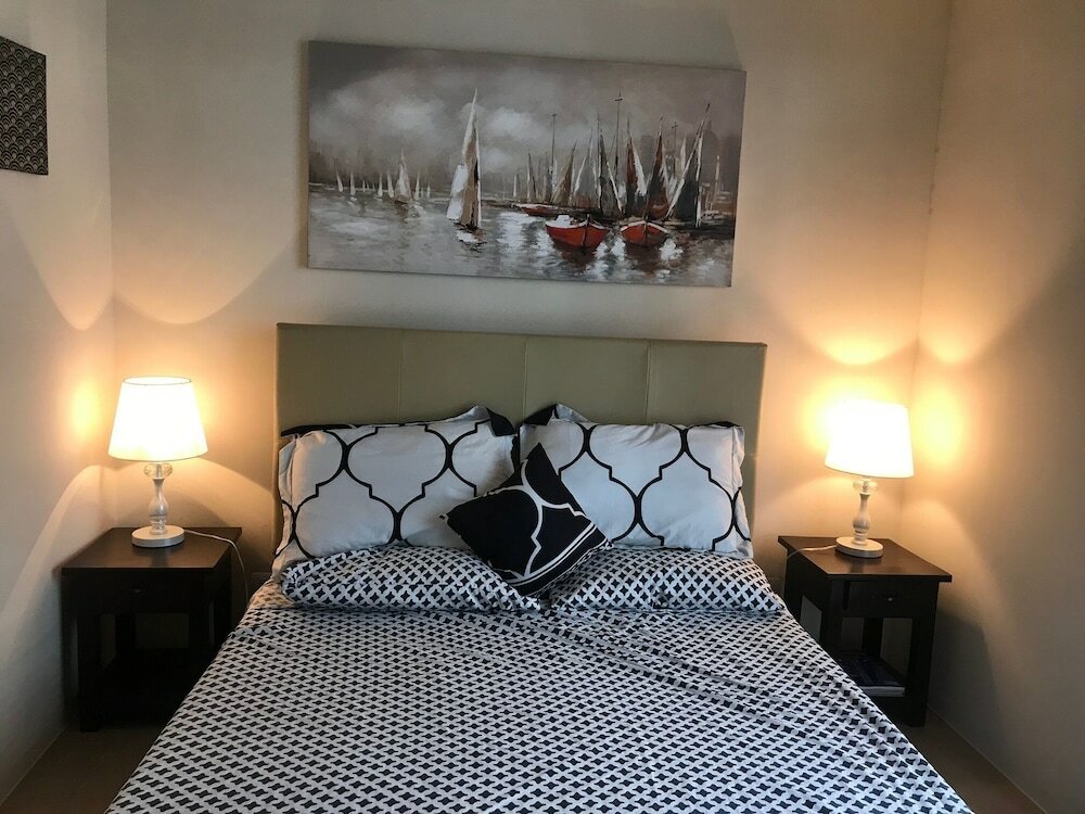 Фото Henry & Adiche Emperador Building