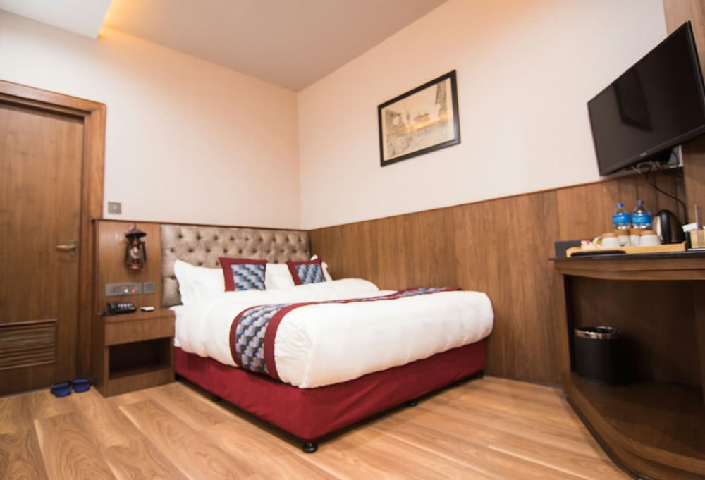 Фото Everest Boutique Hotel