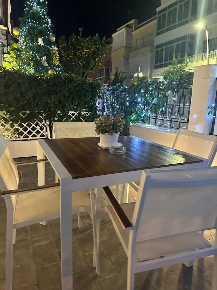 Фото Apartamentos Turísticos La Plaza