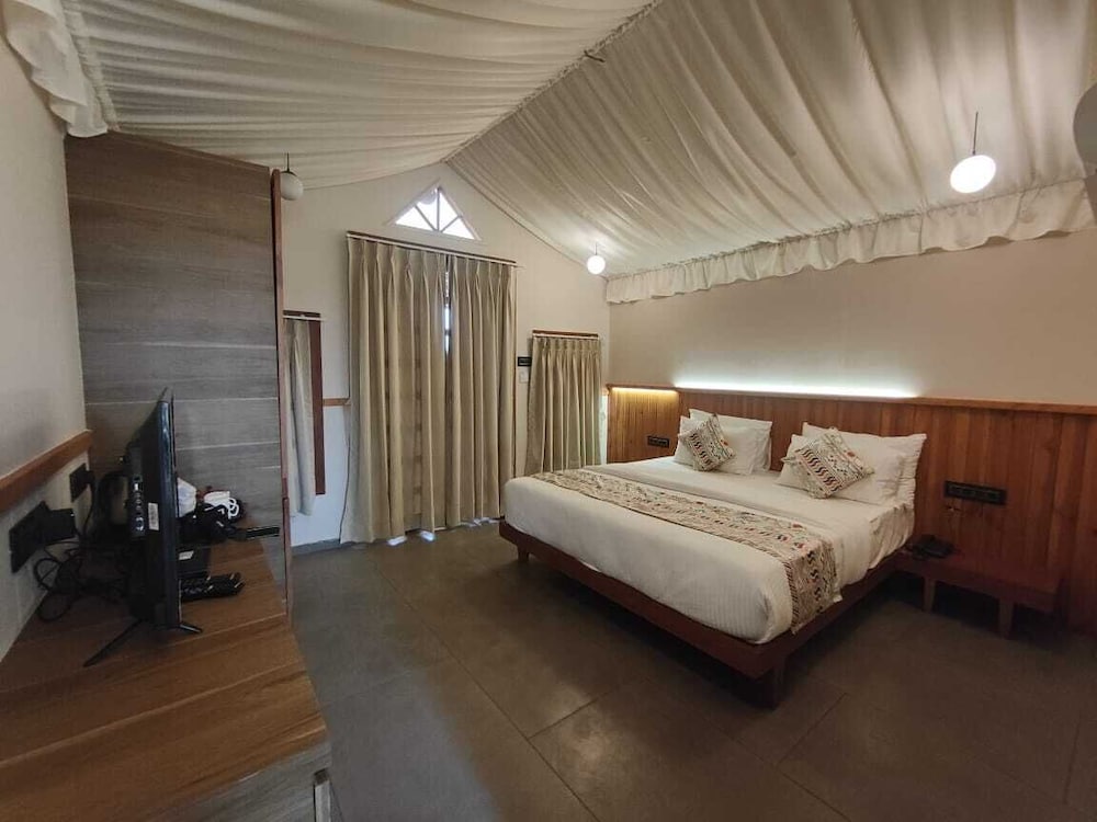 Фото Nirvana Resort and Restaurant