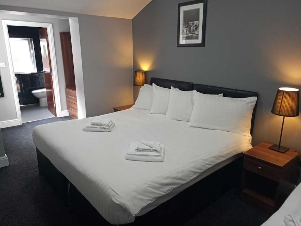 Фото The Liverpool Inn Hotel