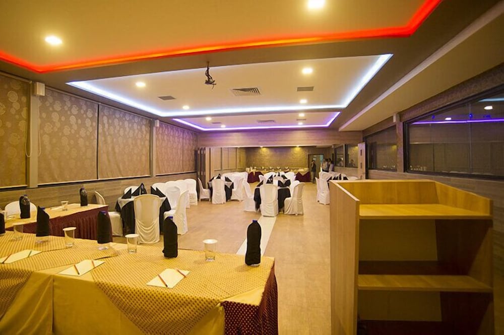 Фото Pride Biznotel - The Maison Anand