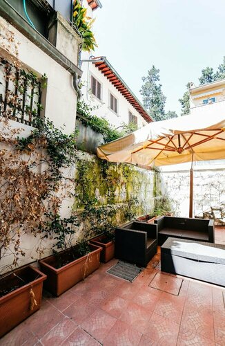 Апартаменты Traditional apt Close to The Duomo - private yard! во Флоренции