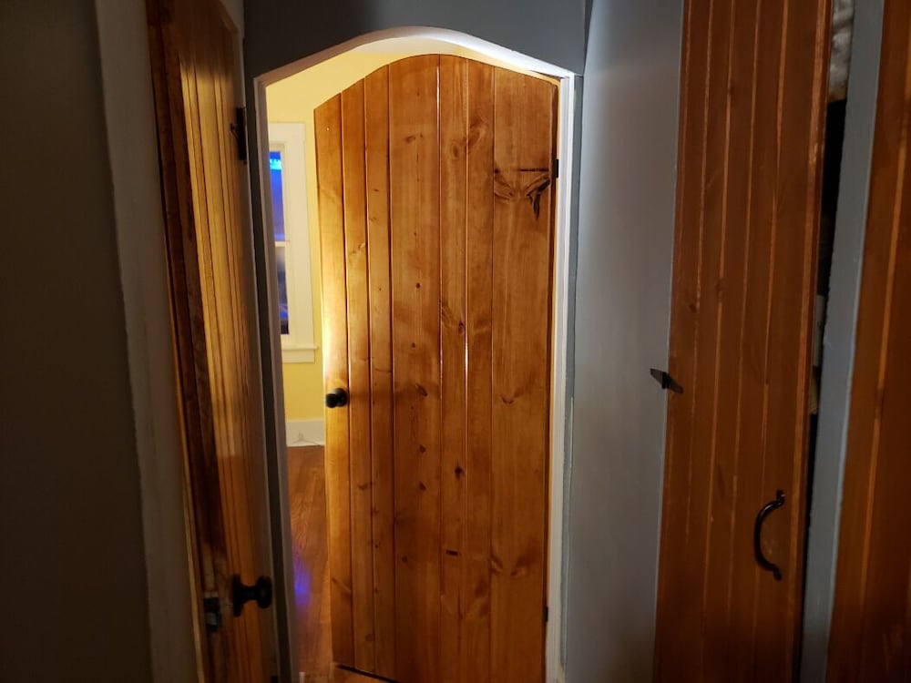 Фото Amazing 5 Bedroom Downtown Ferndale House