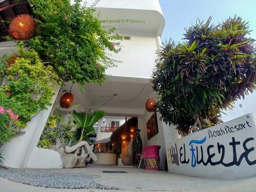 Гостиница El Fuerte Beach Resort